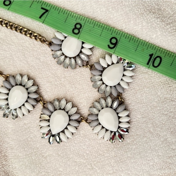 J Crew floral gold tone necklace in faceted white, gray & gunmetal beads 10 inch - Picture 7 of 7